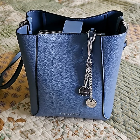 Calvin Klein medium size bucket bag - Picture 1 of 8